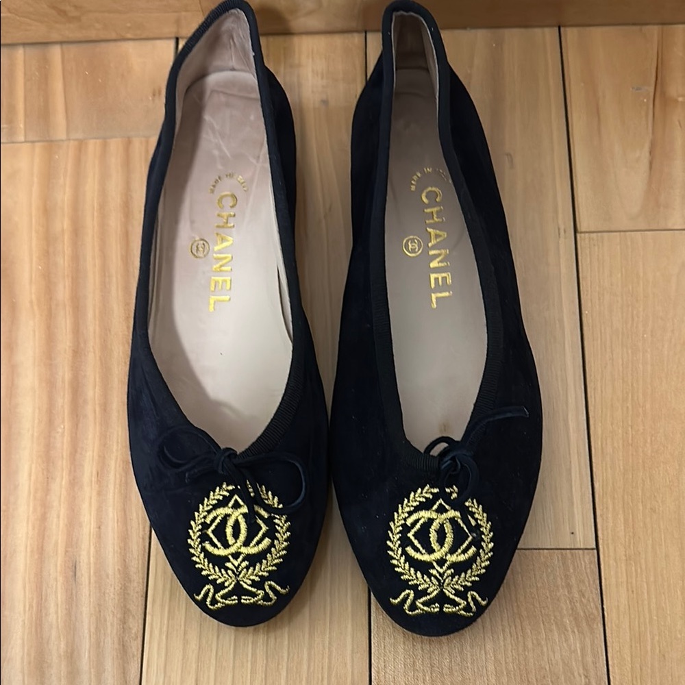 Chanel Navy Blue Suede Gold CC-Monogram Bow Ballet Flats